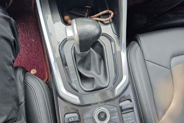 Used Haval H6 2017 Red-Label 1.5T Automatic Two-Wheel Drive Smart Edition Gear Lever