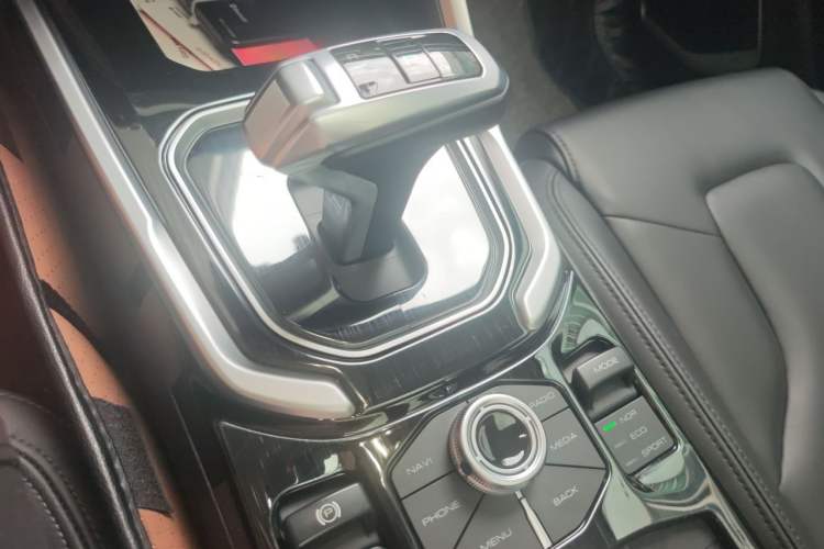 Used Haval H6 2017 Red Label 2.0T Automatic Two-Wheel Drive ZhiShang Model Gear Lever
