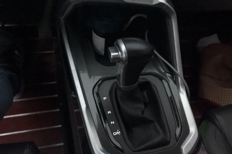 Used Haval H6 2017 Blue Label 1.5T Automatic Two-Wheel Drive ZhiShang Model Gear Lever