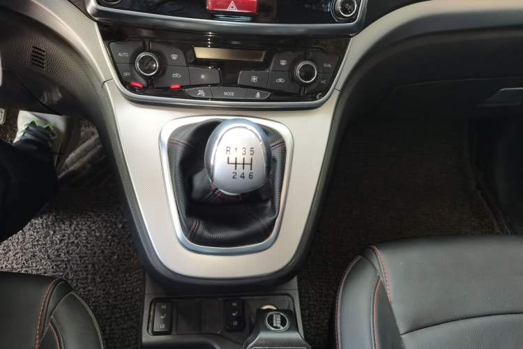 Used Haval H6 2017 Blue Label Sport Edition 1.5T Manual Two-Wheel Drive Elite Model Gear Lever