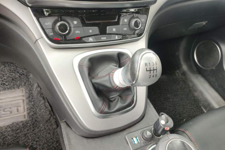 Used Haval H6 2017 Blue Label Sport Edition 1.5T Manual Two-Wheel Drive Elite Model Gear Lever