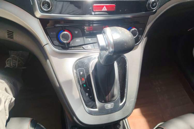 Used Haval H6 2017 Revised Blue-Label Sport Version 1.5T Automatic Two-Wheel Drive Luxury Trim Gear Lever
