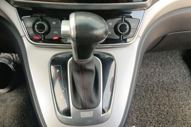 Used Haval H6 2017 Red-Label Sport Edition 1.5T Automatic Two-Wheel Drive Luxury Model Gear Lever