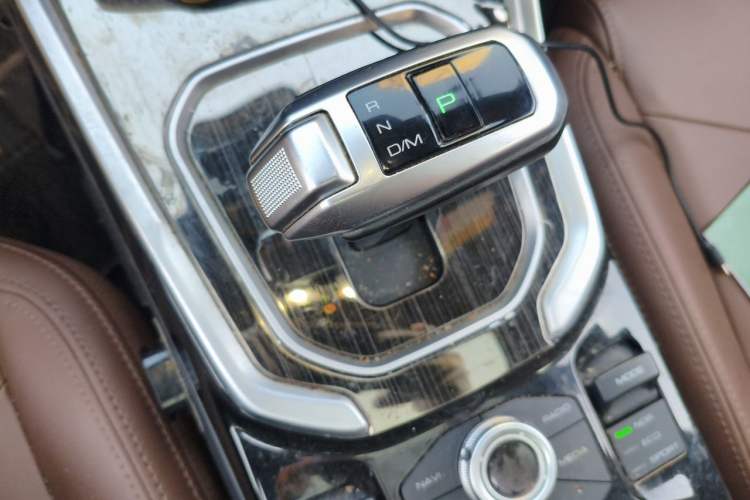 Used Haval H6 2017 Red Label 2.0T Automatic Two-Wheel Drive ZhiShang Model Gear Lever