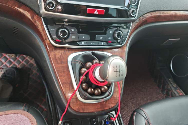 Used Haval H6 2017 Red-Label Sport Edition 1.5T Manual Two-Wheel Drive Elite Model Gear Lever