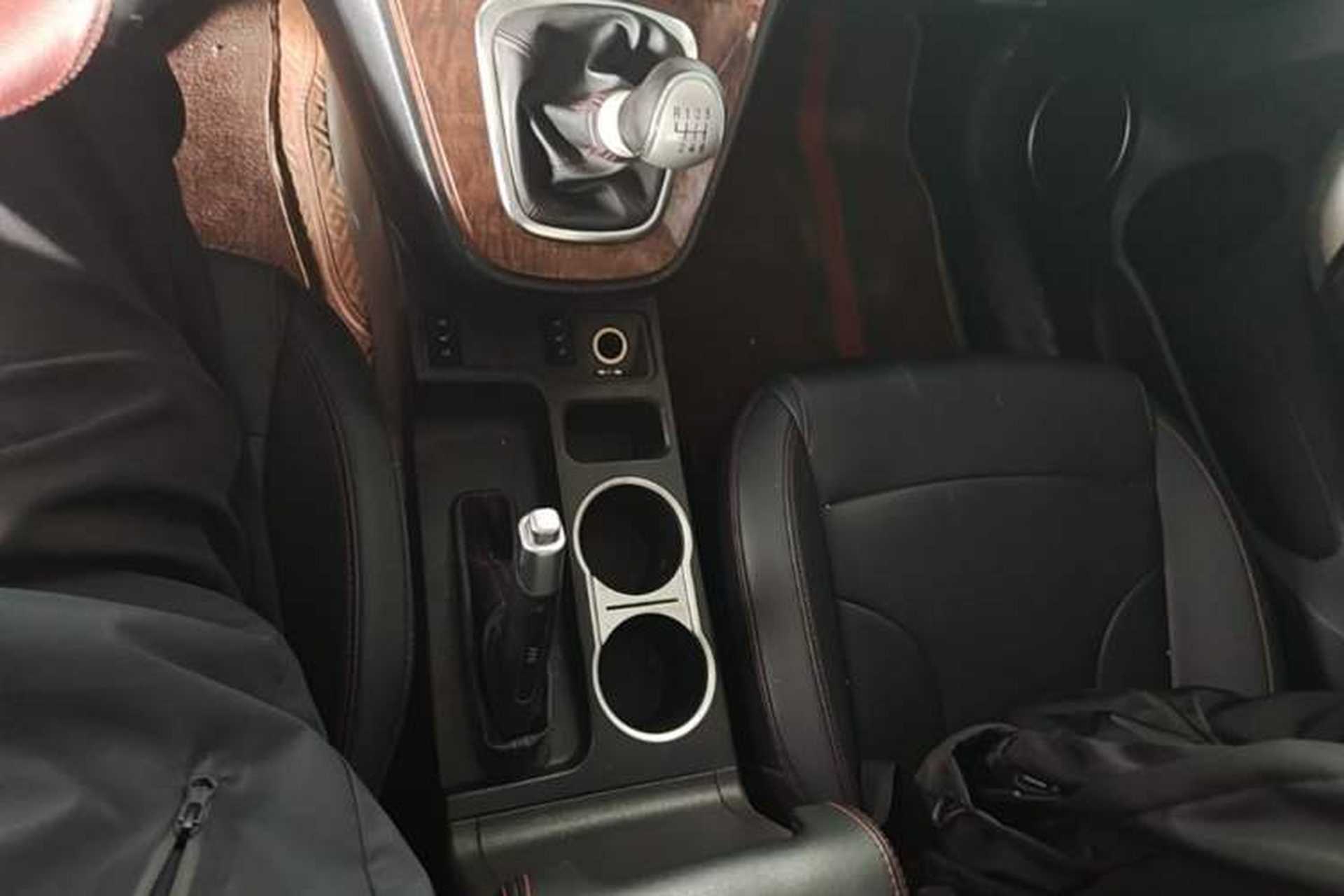 Used Haval H6 2017 Red-Label Sport Edition 1.5T Manual Two-Wheel Drive Elite Model Gear Lever