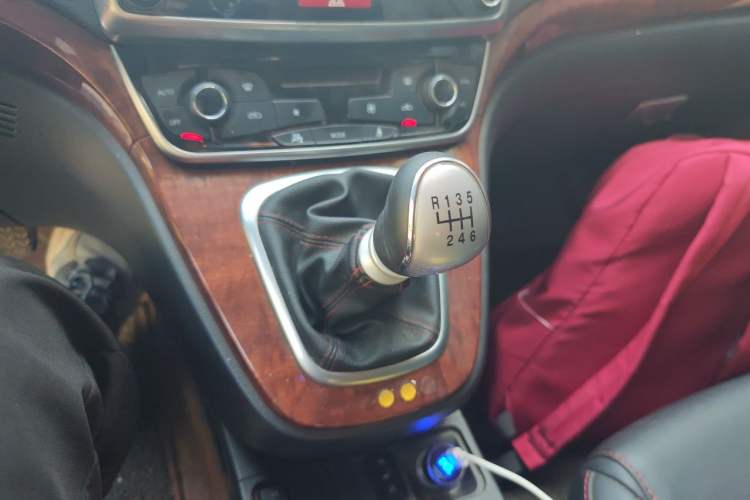 Used Haval H6 2017 Red-Label Sport Edition 1.5T Manual Two-Wheel Drive Elite Model Gear Lever