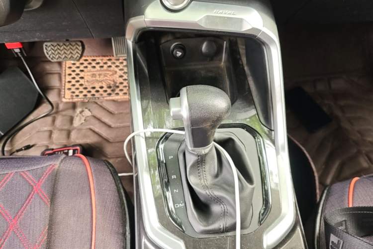 Used Haval H6 2017 Blue Label 1.5T Automatic Two-Wheel Drive ZhiShang Model Gear Lever