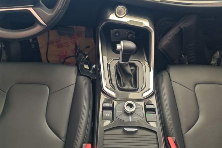 Used Haval H6 2017 Blue Label 1.5T Automatic Two-Wheel Drive ZhiShang Model Gear Lever