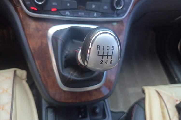 Used Haval H6 2017 Red-Label Sport Edition 1.5T Manual Two-Wheel Drive Elite Model Gear Lever