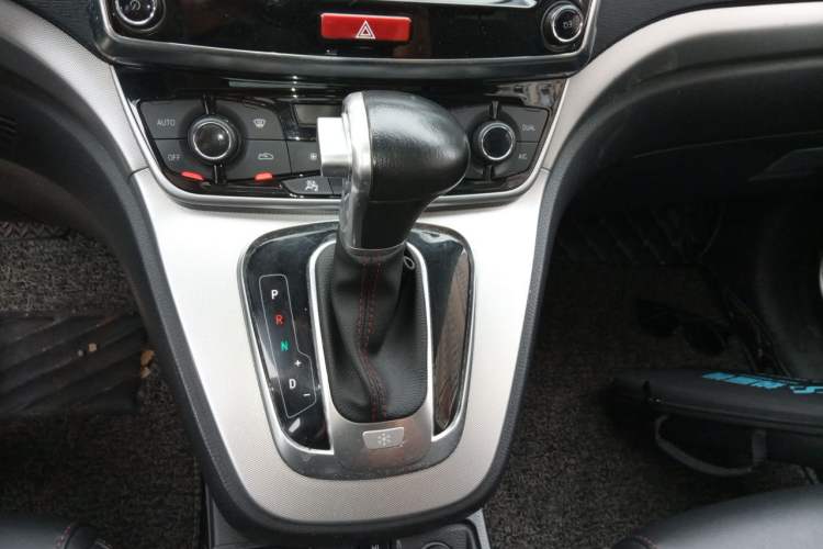Used Haval H6 2017 Red-Label Sport Edition 1.5T Automatic Two-Wheel Drive Luxury Model Gear Lever