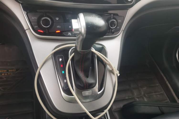 Used Haval H6 2017 Blue Label Sport Edition 1.5T Automatic Two-Wheel Drive Luxury Model Gear Lever