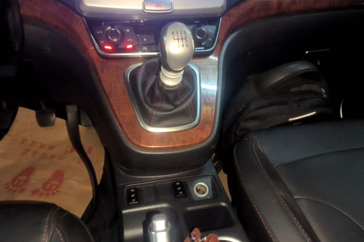 Used Haval H6 2017 Red-Label Sport Edition 1.5T Manual Two-Wheel Drive Elite Model Gear Lever