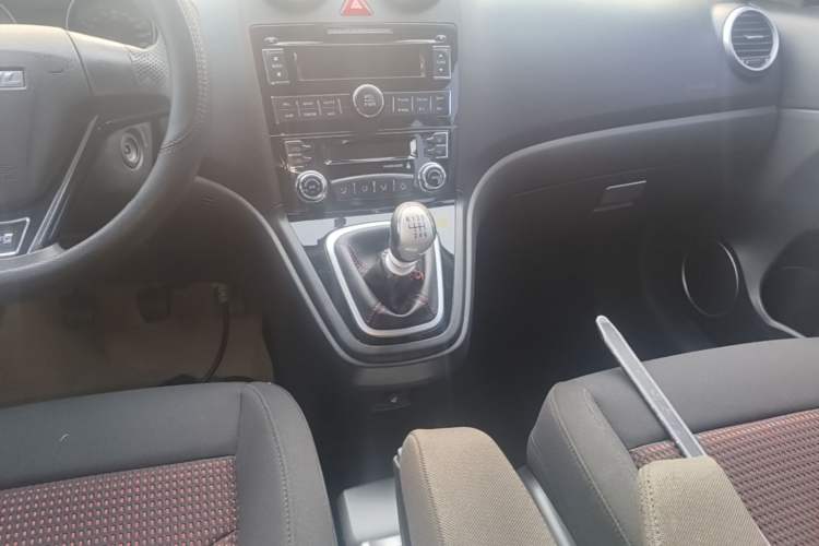 Used Haval H6 2017 Classic Edition 1.5T Manual Two-Wheel Drive Value Model Gear Lever
