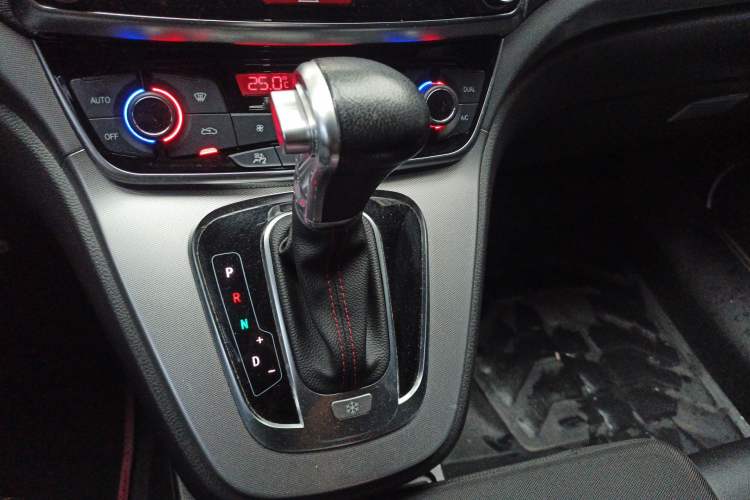 Used Haval H6 2017 Red-Label Sport Edition 1.5T Automatic Two-Wheel Drive Luxury Model Gear Lever