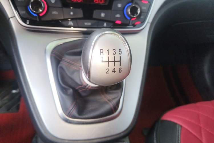 Used Haval H6 2017 Blue Label Sport Edition 1.5T Manual Two-Wheel Drive Elite Model Gear Lever