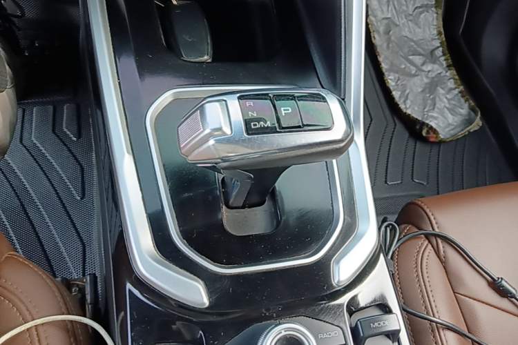 Used Haval H6 2017 Red-Label 1.3T Automatic Two-Wheel Drive ZhiShang Model Gear Lever