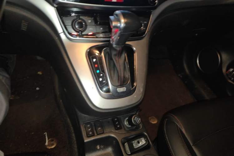 Used Haval H6 2017 Red-Label Sport Edition 1.5T Automatic Two-Wheel Drive Luxury Model Gear Lever