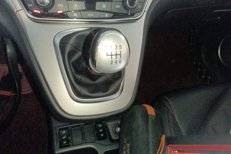 Used Haval H6 2017 Blue Label Sport Edition 1.5T Manual Two-Wheel Drive Elite Model Gear Lever