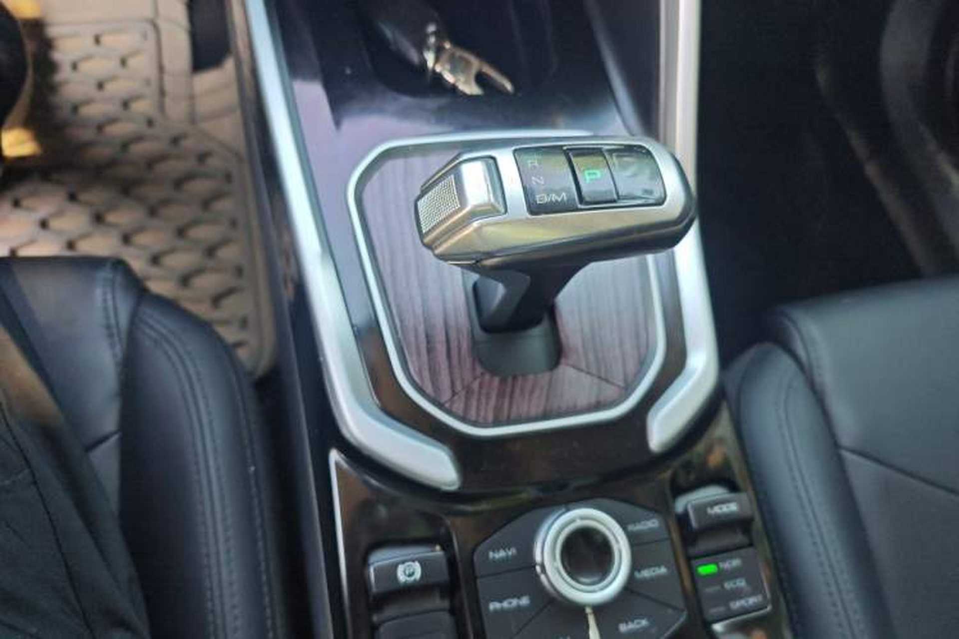 Used Haval H6 2017 Red Label 2.0T Automatic Two-Wheel Drive ZhiShang Model Gear Lever