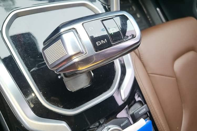 Used Haval H6 2017 Red Label 2.0T Automatic Two-Wheel Drive ZhiShang Model Gear Lever