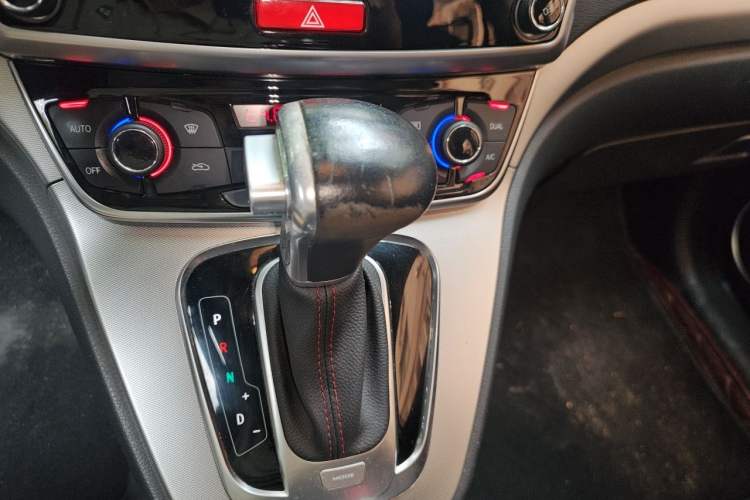 Used Haval H6 2017 Red-Label Sport Edition 1.5T Automatic Two-Wheel Drive Luxury Model Gear Lever