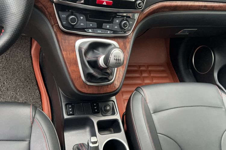 Used Haval H6 2017 Red-Label Sport Edition 1.5T Manual Two-Wheel Drive Elite Model Gear Lever