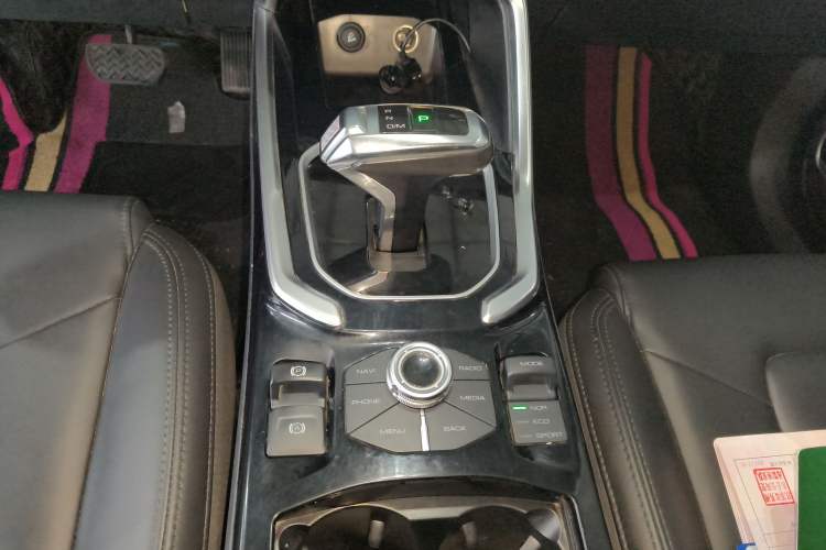 Used Haval H6 2017 Blue Label 1.3T Automatic Two-Wheel Drive ZhiShang Model Gear Lever