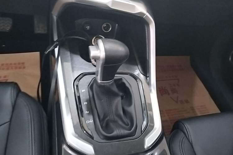 Used Haval H6 2017 Blue Label 1.5T Automatic Two-Wheel Drive ZhiShang Model Gear Lever