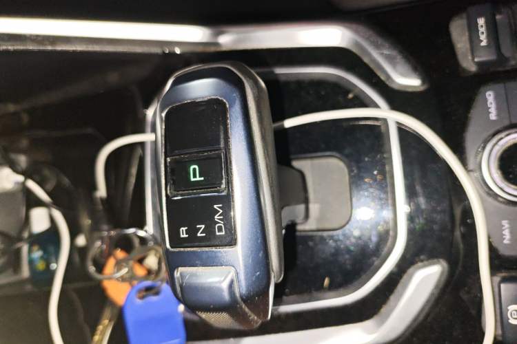 Used Haval H6 2017 Red Label 2.0T Automatic Two-Wheel Drive ZhiShang Model Gear Lever