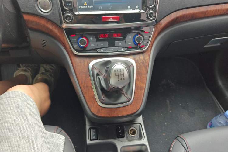 Used Haval H6 2017 Red-Label Sport Edition 1.5T Manual Two-Wheel Drive Elite Model Gear Lever