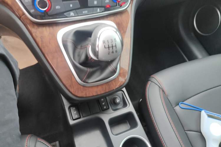 Used Haval H6 2017 Red-Label Sport Edition 1.5T Manual Two-Wheel Drive Elite Model Gear Lever