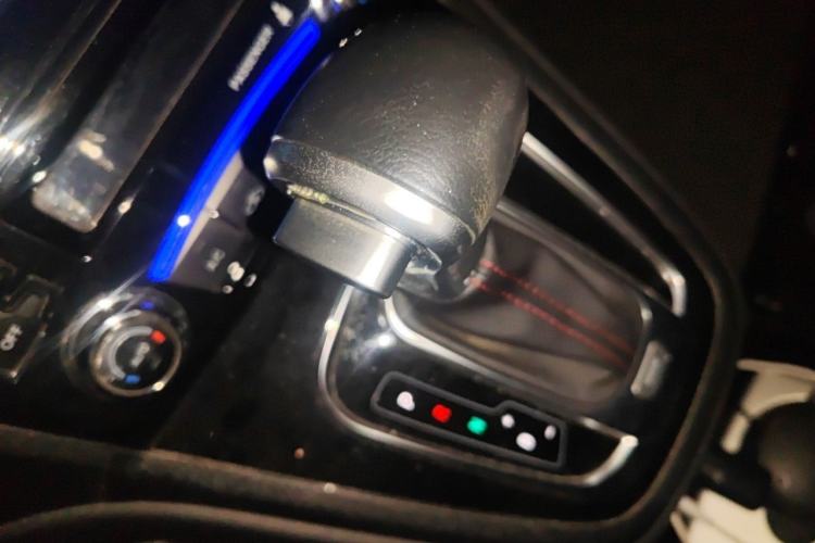 Used Haval H6 2017 Classic Edition 1.5T Automatic Two-Wheel Drive Elite Model Gear Lever