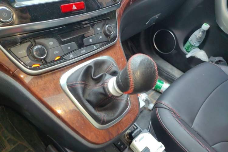 Used Haval H6 2017 Red-Label Sport Edition 1.5T Manual Two-Wheel Drive Elite Model Gear Lever