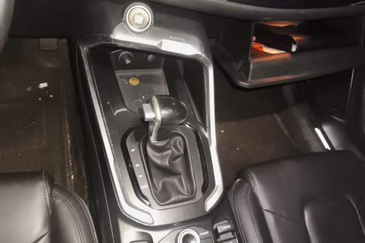 Used Haval H6 2017 Blue Label 1.5T Automatic Two-Wheel Drive ZhiShang Model Gear Lever