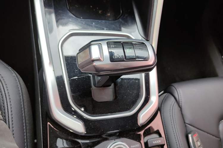 Used Haval H6 2017 Red Label 2.0T Automatic Two-Wheel Drive ZhiShang Model Gear Lever