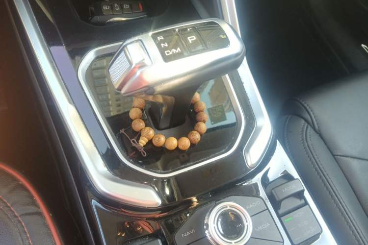 Used Haval H6 2017 Red Label 2.0T Automatic Two-Wheel Drive ZhiShang Model Gear Lever