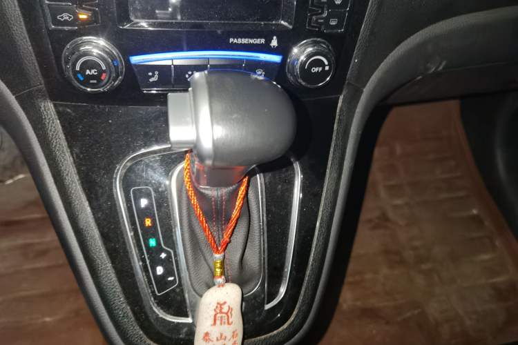 Used Haval H6 2017 Revised Blue-Label Sport Version 1.5T Automatic Two-Wheel Drive Luxury Trim Gear Lever