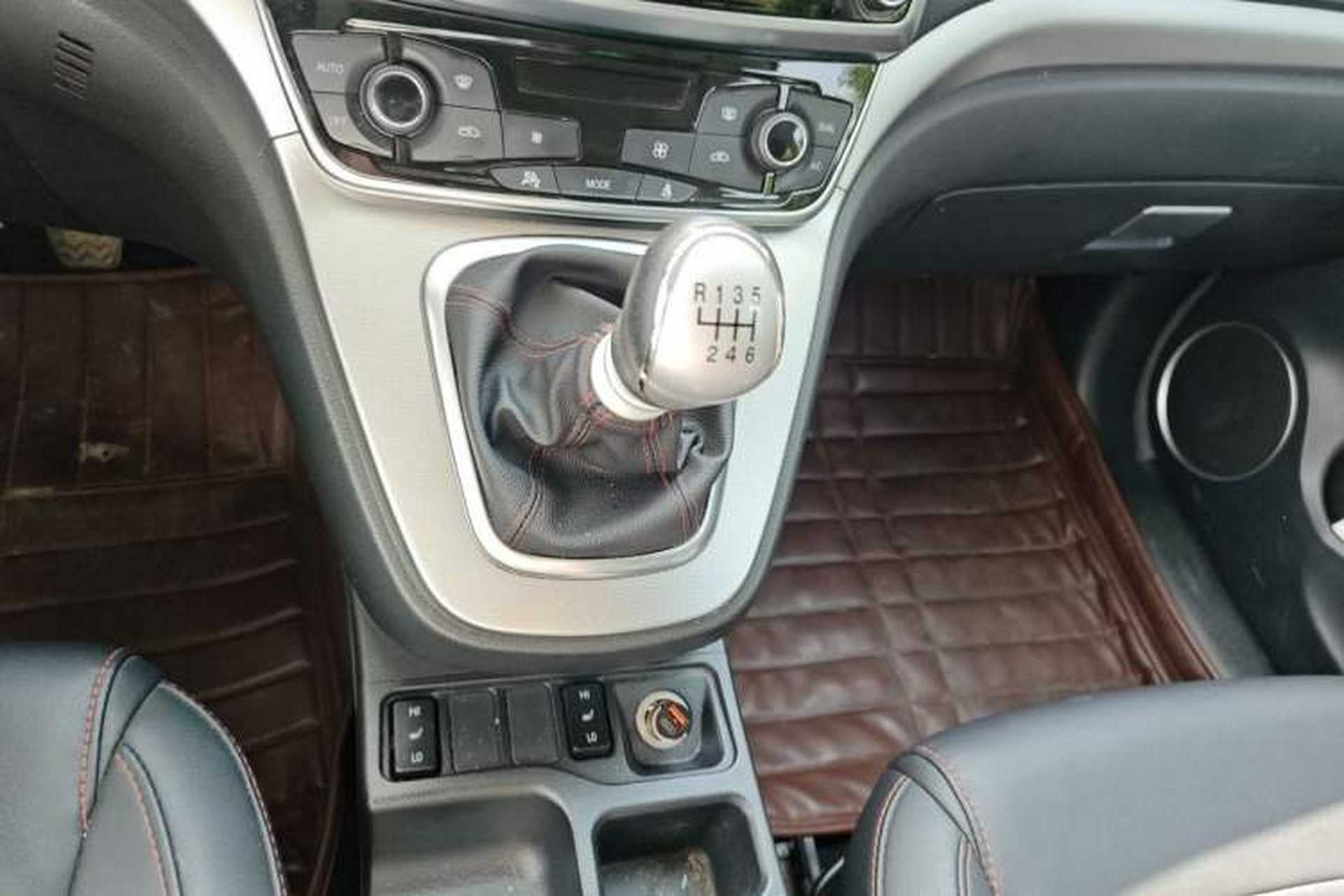 Used Haval H6 2017 Blue Label Sport Edition 1.5T Manual Two-Wheel Drive Elite Model Gear Lever