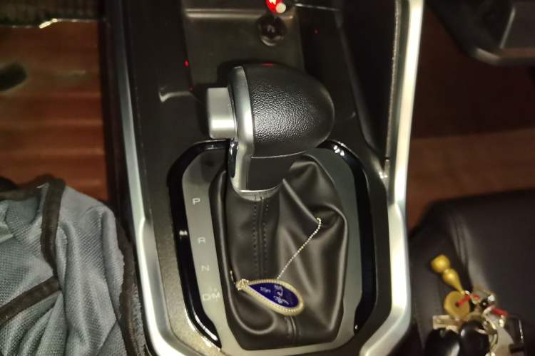 Used Haval H6 2017 Blue Label 1.5T Automatic Two-Wheel Drive ZhiShang Model Gear Lever