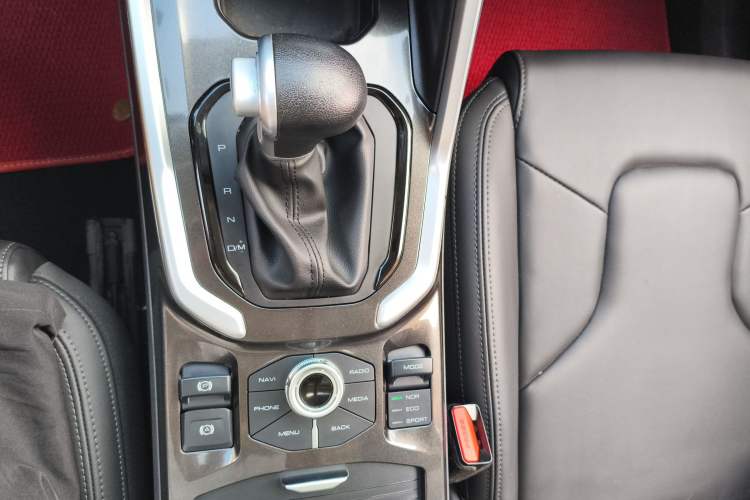 Used Haval H6 2017 Blue Label 1.5T Automatic Two-Wheel Drive ZhiShang Model Gear Lever