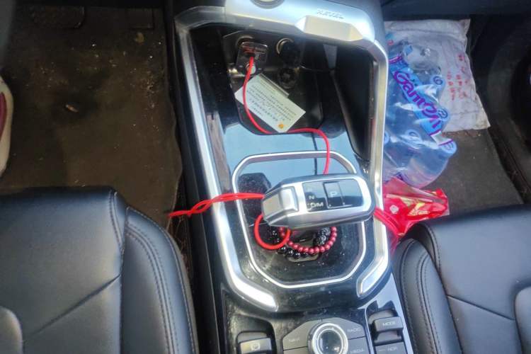 Used Haval H6 2017 Red Label 2.0T Automatic Two-Wheel Drive ZhiShang Model Gear Lever