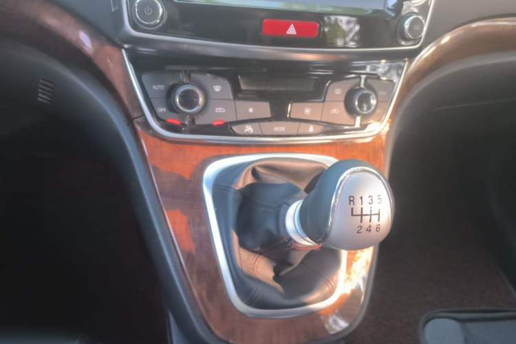 Used Haval H6 2017 Red-Label Sport Edition 1.5T Manual Two-Wheel Drive Elite Model Gear Lever