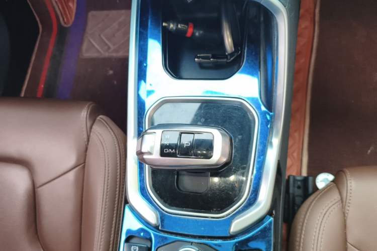 Used Haval H6 2017 Red Label 2.0T Automatic Two-Wheel Drive ZhiShang Model Gear Lever