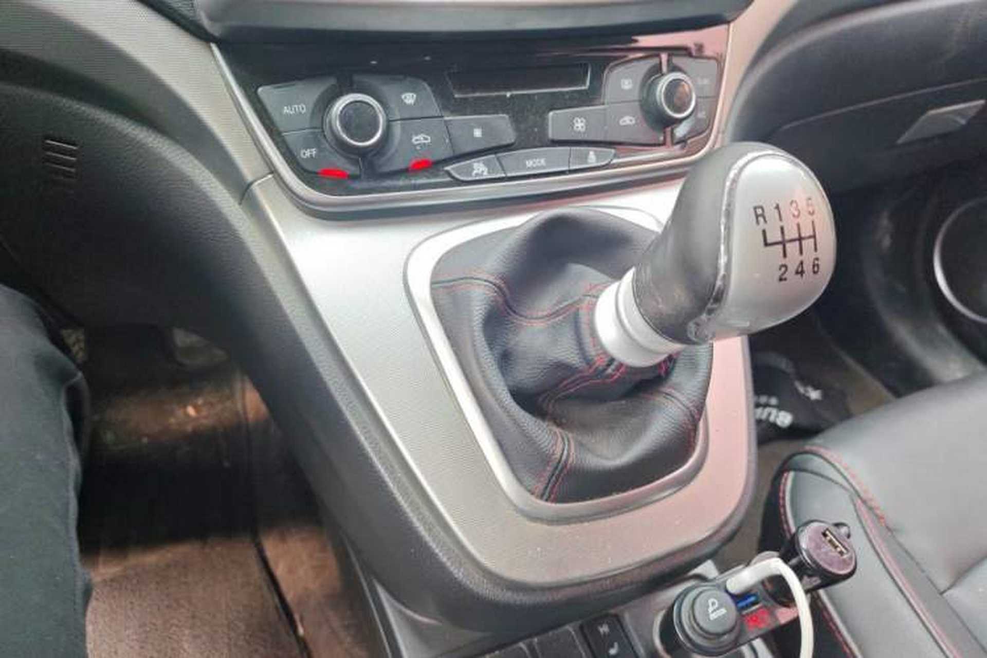 Used Haval H6 2017 Blue Label Sport Edition 1.5T Manual Two-Wheel Drive Elite Model Gear Lever