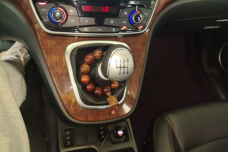 Used Haval H6 2017 Red-Label Sport Edition 1.5T Manual Two-Wheel Drive Elite Model Gear Lever