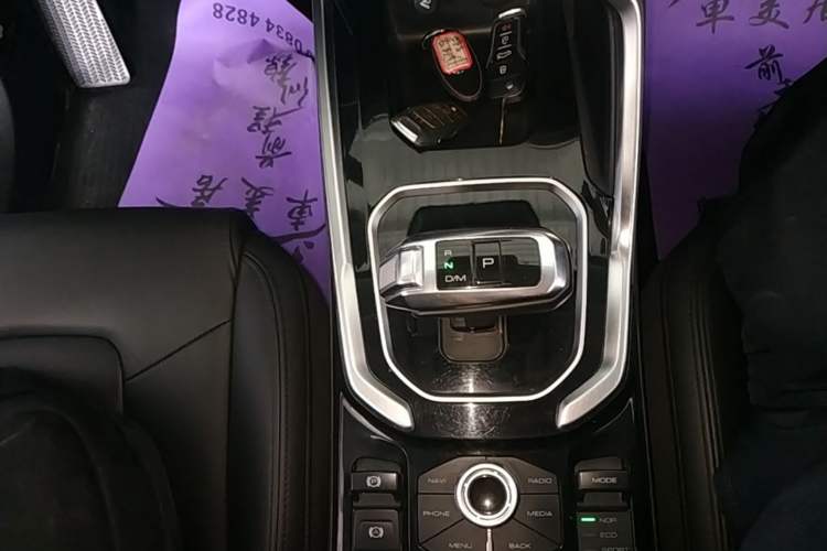 Used Haval H6 2017 Red Label 2.0T Automatic Two-Wheel Drive ZhiShang Model Gear Lever