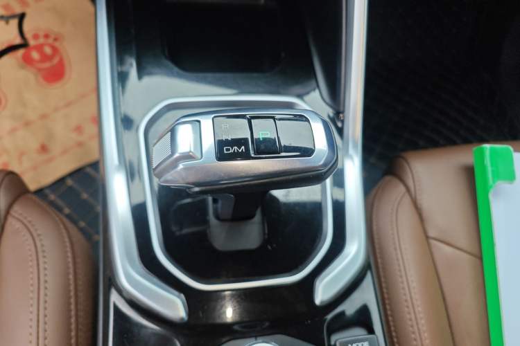 Used Haval H6 2017 Red Label 2.0T Automatic Two-Wheel Drive ZhiShang Model Gear Lever