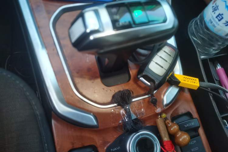Used Haval H6 2017 Red Label 2.0T Automatic Two-Wheel Drive ZhiShang Model Gear Lever