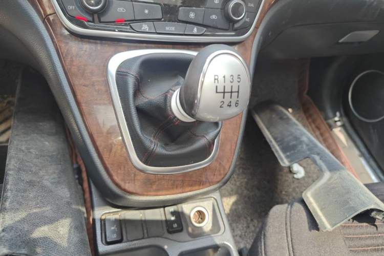 Used Haval H6 2017 Red-Label Sport Edition 1.5T Manual Two-Wheel Drive Elite Model Gear Lever